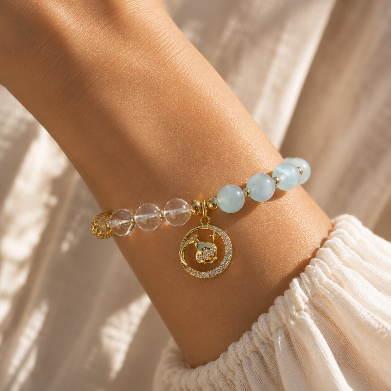 HEART OF LAND Aquarius Zodiac Crystal Bracelet – Aquamarine & Clear Quartz